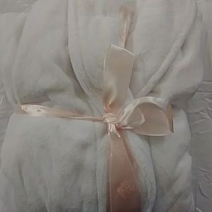 New white spa robe